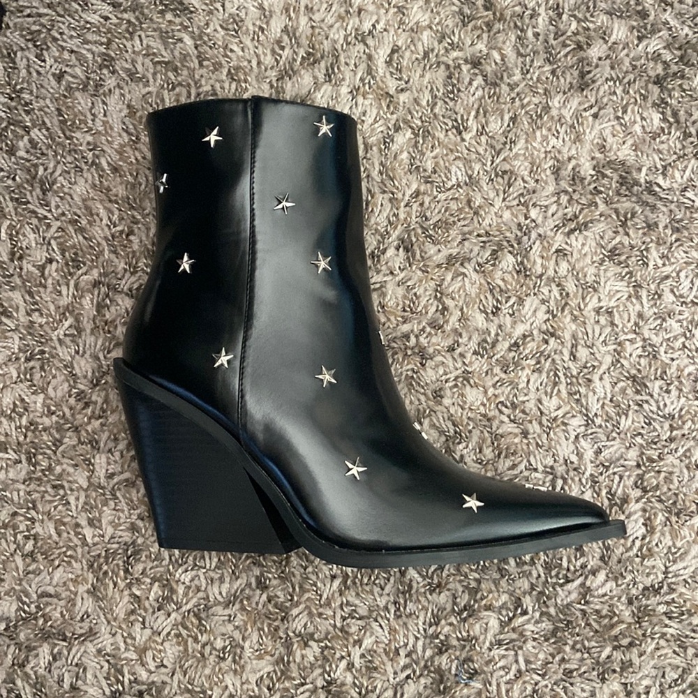 BRAND NEW! Star studded cowboy boots